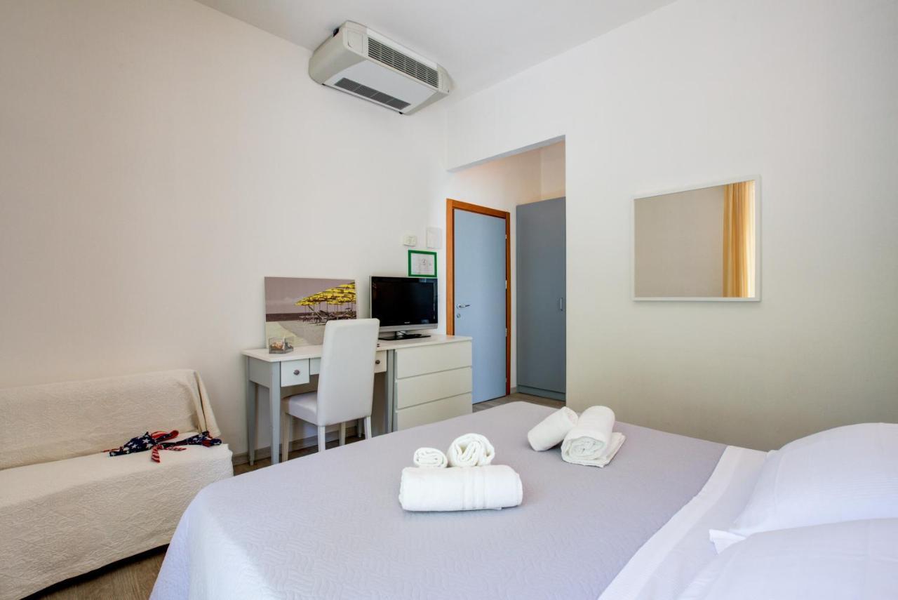 Hotel Ivano Rimini Exteriör bild